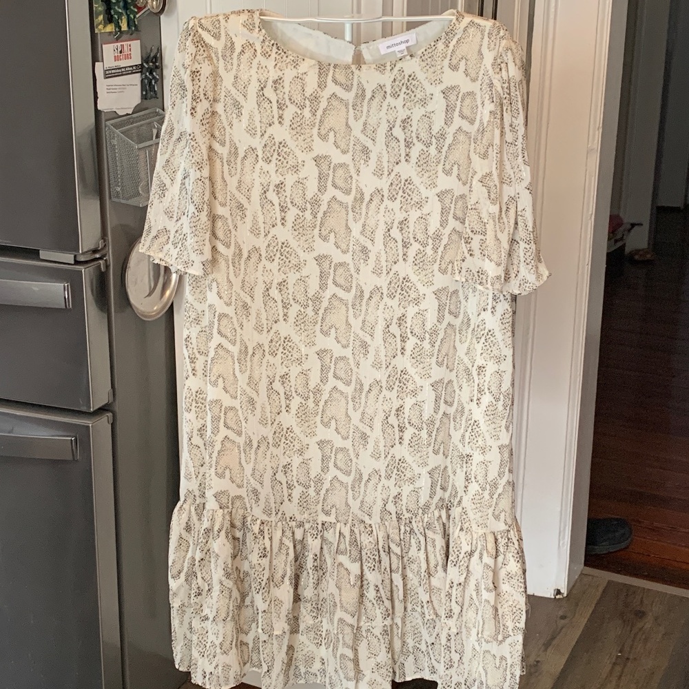 Mittoshop flutter sleeve flowy animal print dress. Worn once